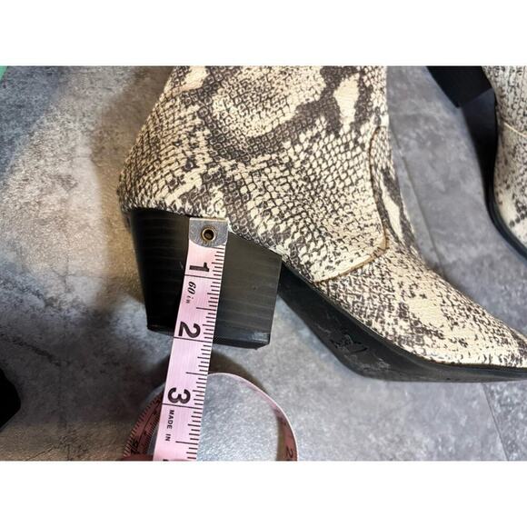 Qupid Booties Snake Skin Black White Block Heel Boots Womens Shoes 7 Pointed Toe - Picture 8 of 9